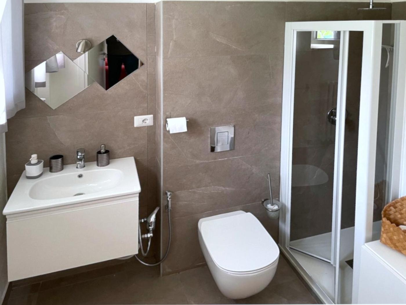 Domus 190 Rooms Varese Luaran gambar