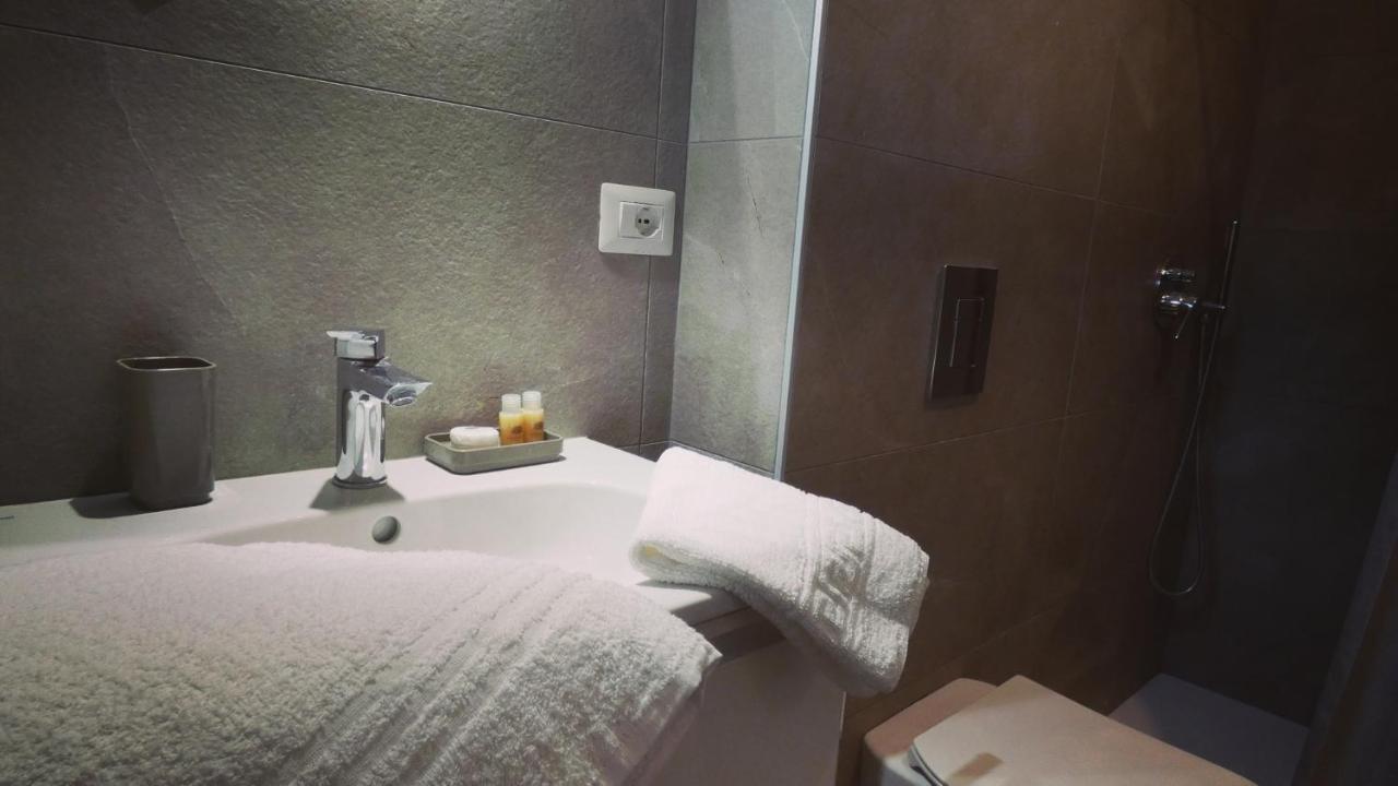Domus 190 Rooms Varese Luaran gambar